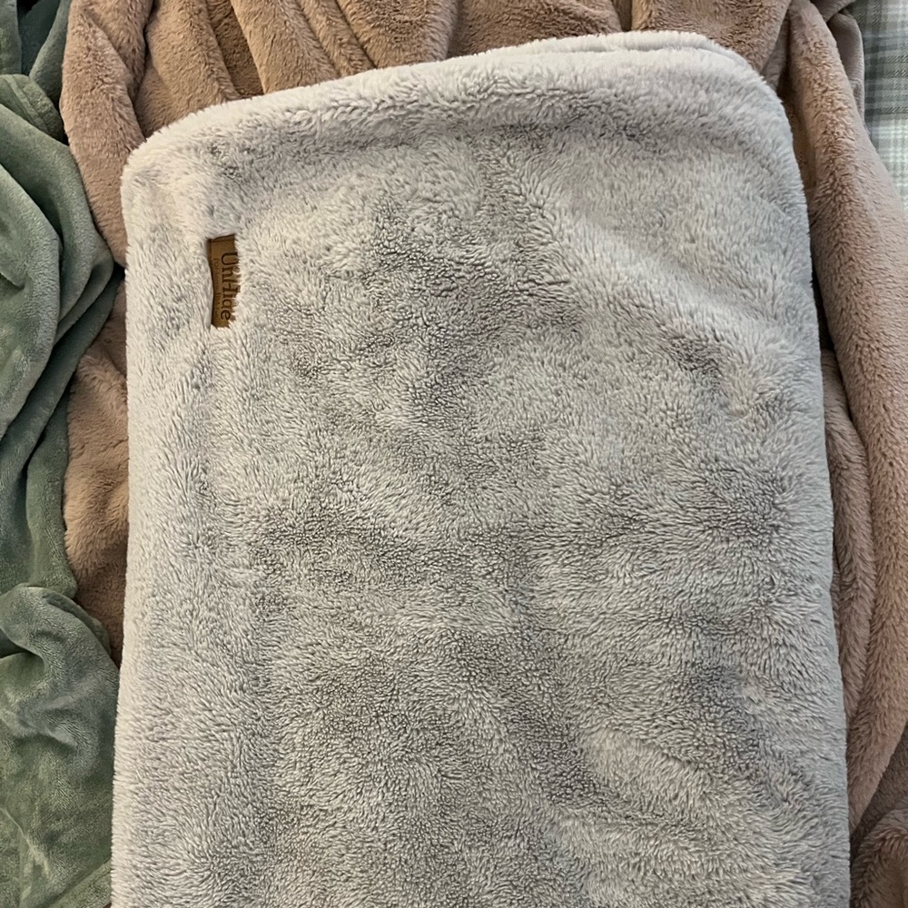 Gray/Silver Lil’ Marsh Blanket Size: Small 50" x 60"